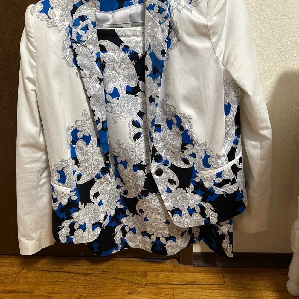 White & Blue Floral-Print Blazer Jacket